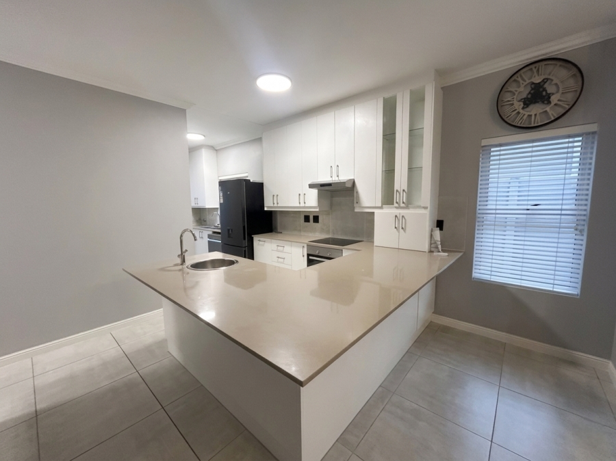 To Let 3 Bedroom Property for Rent in Sunningdale Western Cape